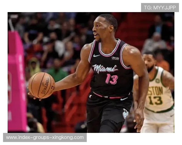 阿德巴约篮下硬扛,热火内线占优 阿德巴约篮下硬扛,热火内线占优