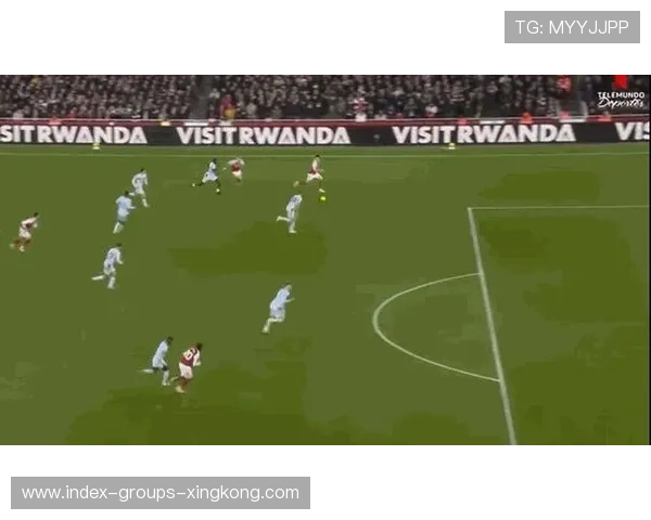 阿森纳萨卡推射破门引发欢呼