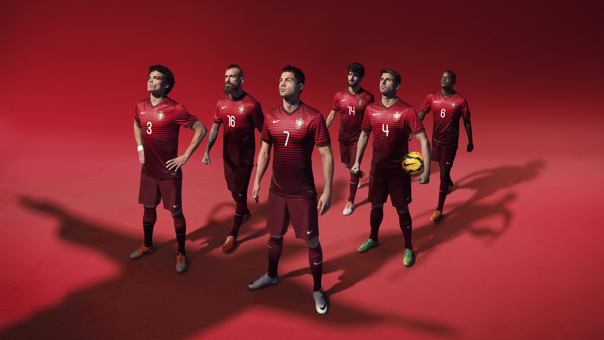 为什么 2026 年的职业足球合同中,“肖像权分成”比例成为了转会谈判的绝对死穴?